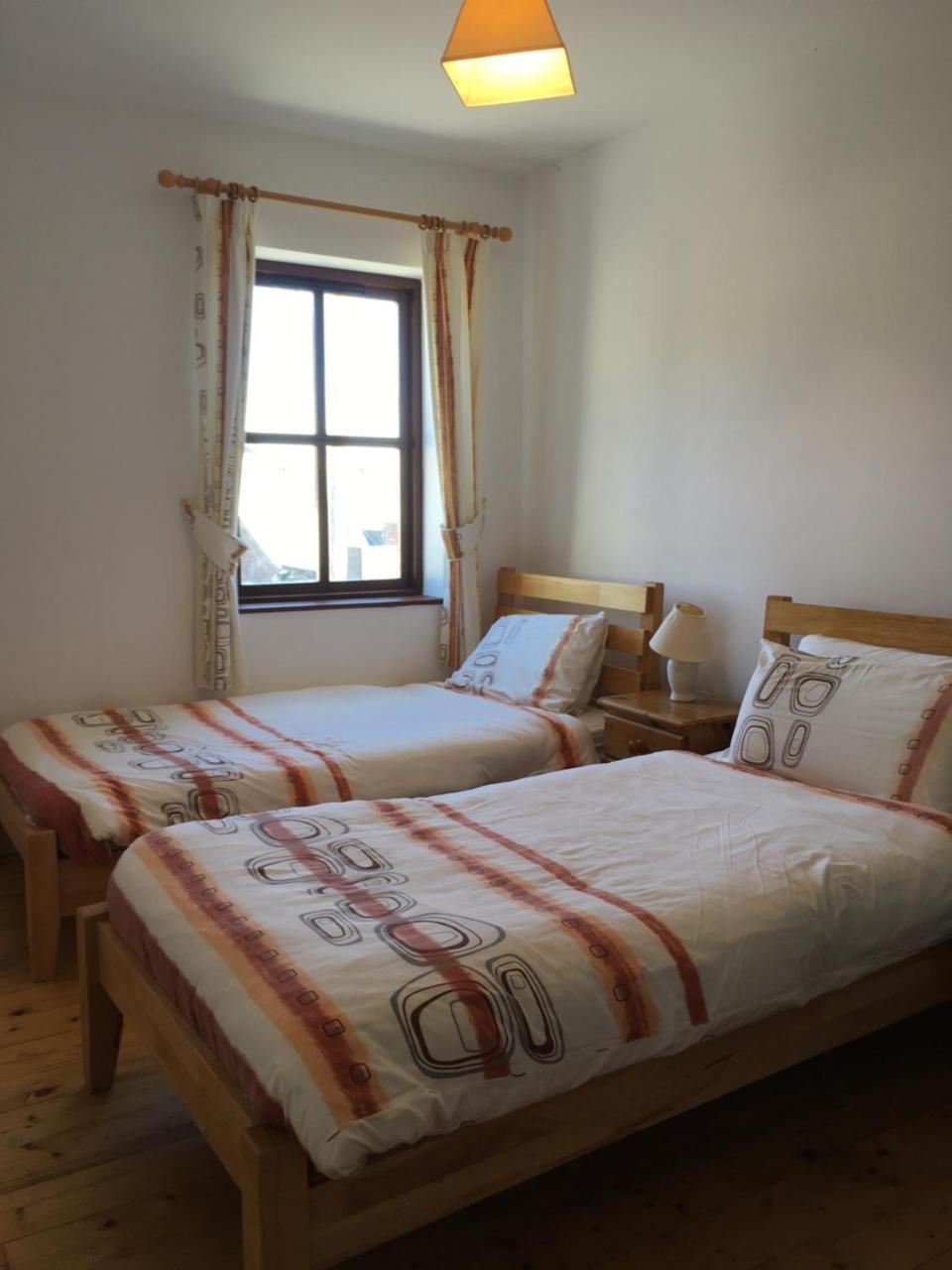 O'Connors Guesthouse Faha  エクステリア 写真