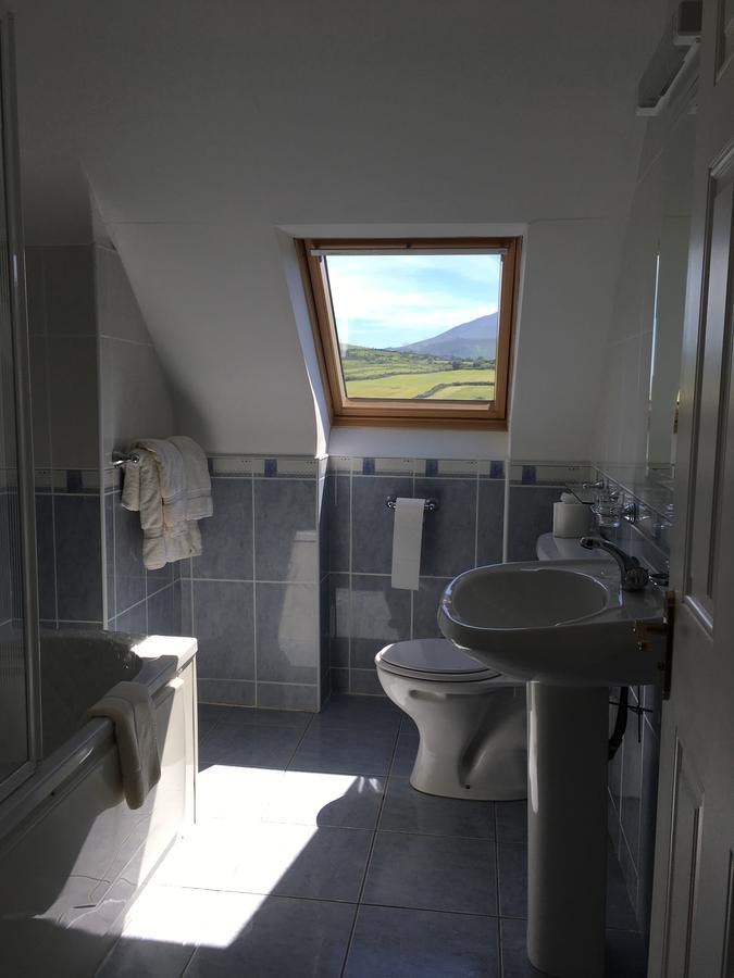 O'Connors Guesthouse Faha  エクステリア 写真