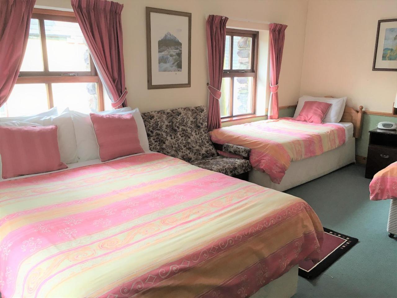 O'Connors Guesthouse Faha  エクステリア 写真